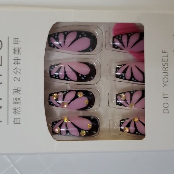 NWOT Press-on Nail Sets (9 sets total) - Picture 6 of 10